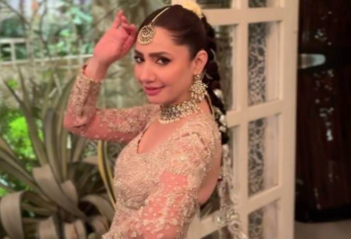 Mahira khan s fiery dance performance