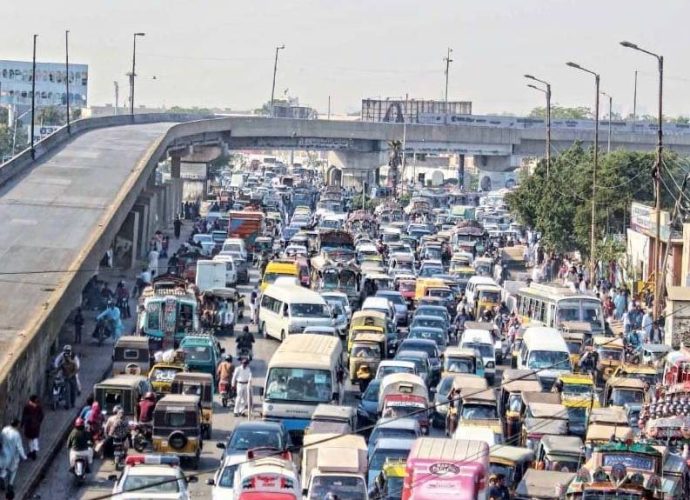 Karachi enforces new traffic regulations to curb violations and accidents